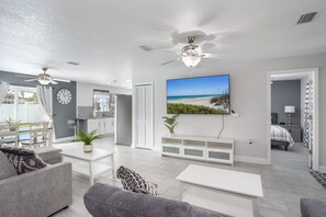 3 Schlafzimmer, Schreibtisch, Bügeleisen/Bügelbrett, WLAN