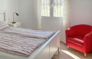 4 bedrooms, free WiFi - Amazing home in El Chaparral with WiFi (El Chaparral)