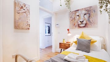 3 bedrooms, desk, free WiFi, bed sheets