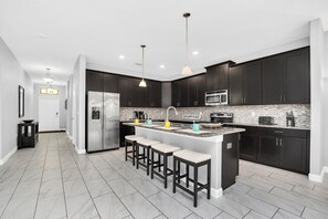 Maison (6 Bedrooms) | Cuisine privée | Micro-ondes, four, plaque de cuisson, lave-vaisselle