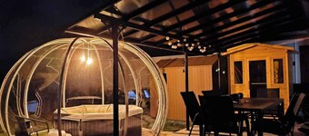 Holiday home with infrared sauna and jacuzzi