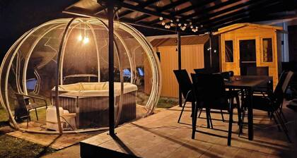 Holiday home with infrared sauna and jacuzzi