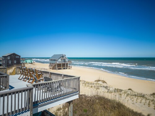Oceanfront w/Hot Tub and Rooftop Deck - Panoramic Views!