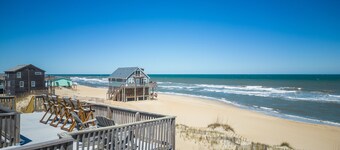 Oceanfront w/Hot Tub and Rooftop Deck - Panoramic Views!
