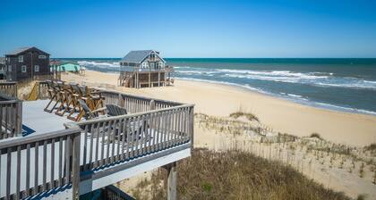 Oceanfront w/Hot Tub and Rooftop Deck - Panoramic Views!