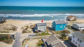 Plage, chaises longues, serviettes de plage