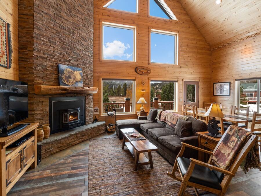Cabin | Living room | 49-inch LED TV with satellite channels, TV, fireplace