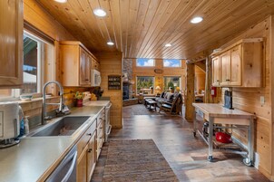 Cabin | Private kitchen | Full-size fridge, microwave, oven, stovetop