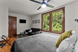 3 bedrooms, iron/ironing board, free WiFi, bed sheets - Historic Hidden Gem - Downtown Southern Pines (Southern Pines)