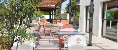 屋外ダイニングエリア