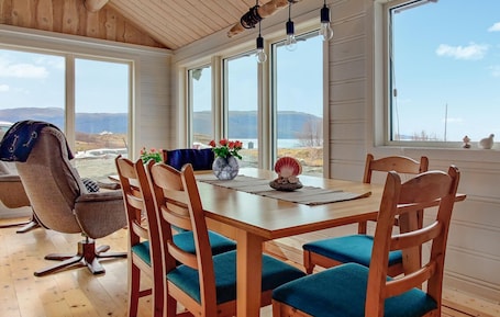 Dining. Pet friendly home in Roan