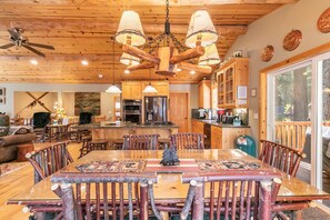 Dining - Secret Garden Lodge - 4BR Walking Distance to the Lake, Hot Tub (Carnelian Bay)