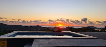 Luxury villa with sky pool and scenic ocean views, 10 mins from airport