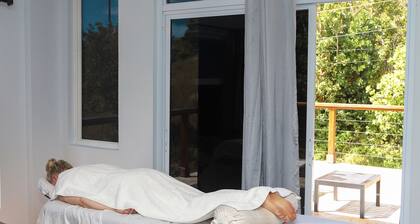 Luxury villa with sky pool and scenic ocean views, 10 mins from airport