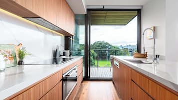 Coffee/tea maker, fridge, microwave, oven