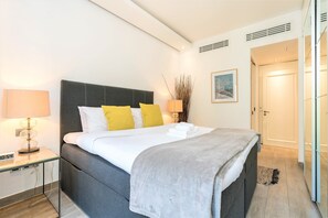 Apartment (2 Bedrooms) | 2 bedrooms, blackout drapes, iron/ironing board, bed sheets - Stunning 2bedroom in Dubai Downtown (Dubai)