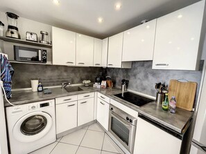 Fridge, oven, dishwasher, coffee/tea maker - Cannes Center renovated 2 bedroom apartment (CANNES)