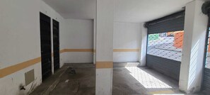 المنطقة المحيطة بالمنشأة