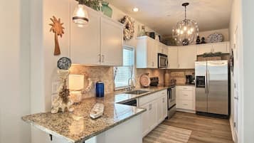 Condo, Multiple Beds, Patio (Shell Yeah) | Private kitchen | Fridge, microwave, oven, stovetop