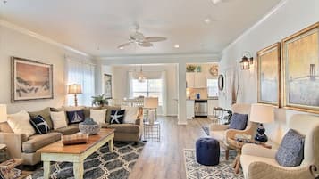 Condo, Multiple Beds, Patio (Shell Yeah) | Living area | 40-inch TV with digital channels