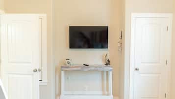 Condo (2 Bedrooms) | Property amenity