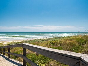 Condo (2 Bedrooms) | Property amenity