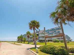 Condo (2 Bedrooms) | Property amenity