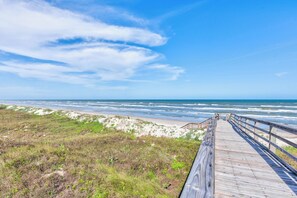 House (4 Bedrooms) | Kemudahan hartanah