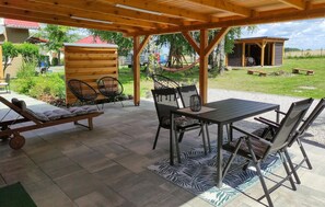 تناول الطعام بالخارج