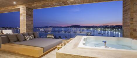 Bain à remous extérieur