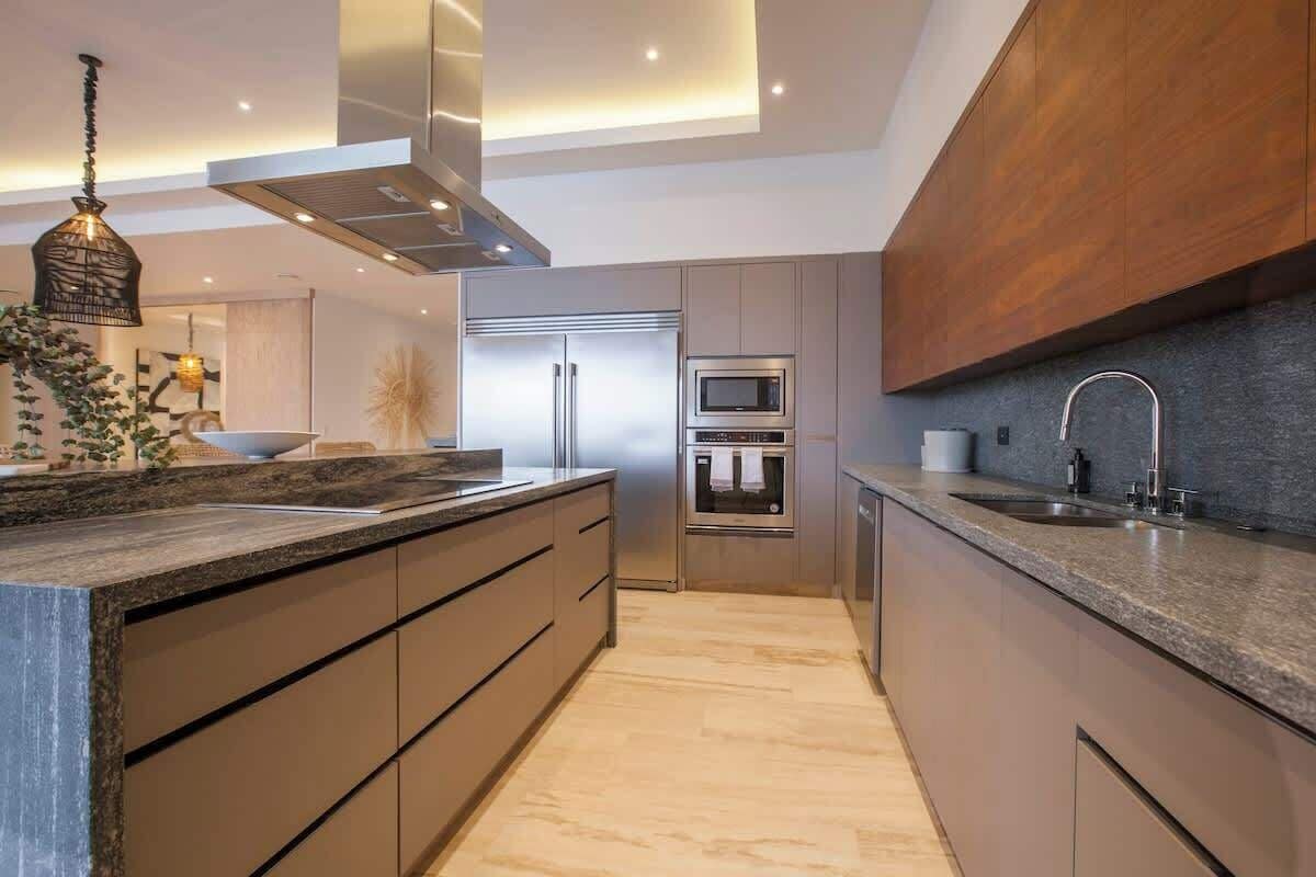 Refrigerador, microondas, horno y parrilla de estufa 