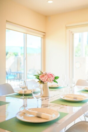 Dining - Beautiful yard 7 rooms 4 bathrooms  Near Disneyland & Hollywood (Hacienda Heights)