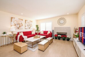 Smart TV - Beautiful yard 7 rooms 4 bathrooms  Near Disneyland & Hollywood (Hacienda Heights)