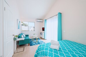 7 bedrooms, desk, iron/ironing board, free WiFi - Beautiful yard 7 rooms 4 bathrooms  Near Disneyland & Hollywood (Hacienda Heights)