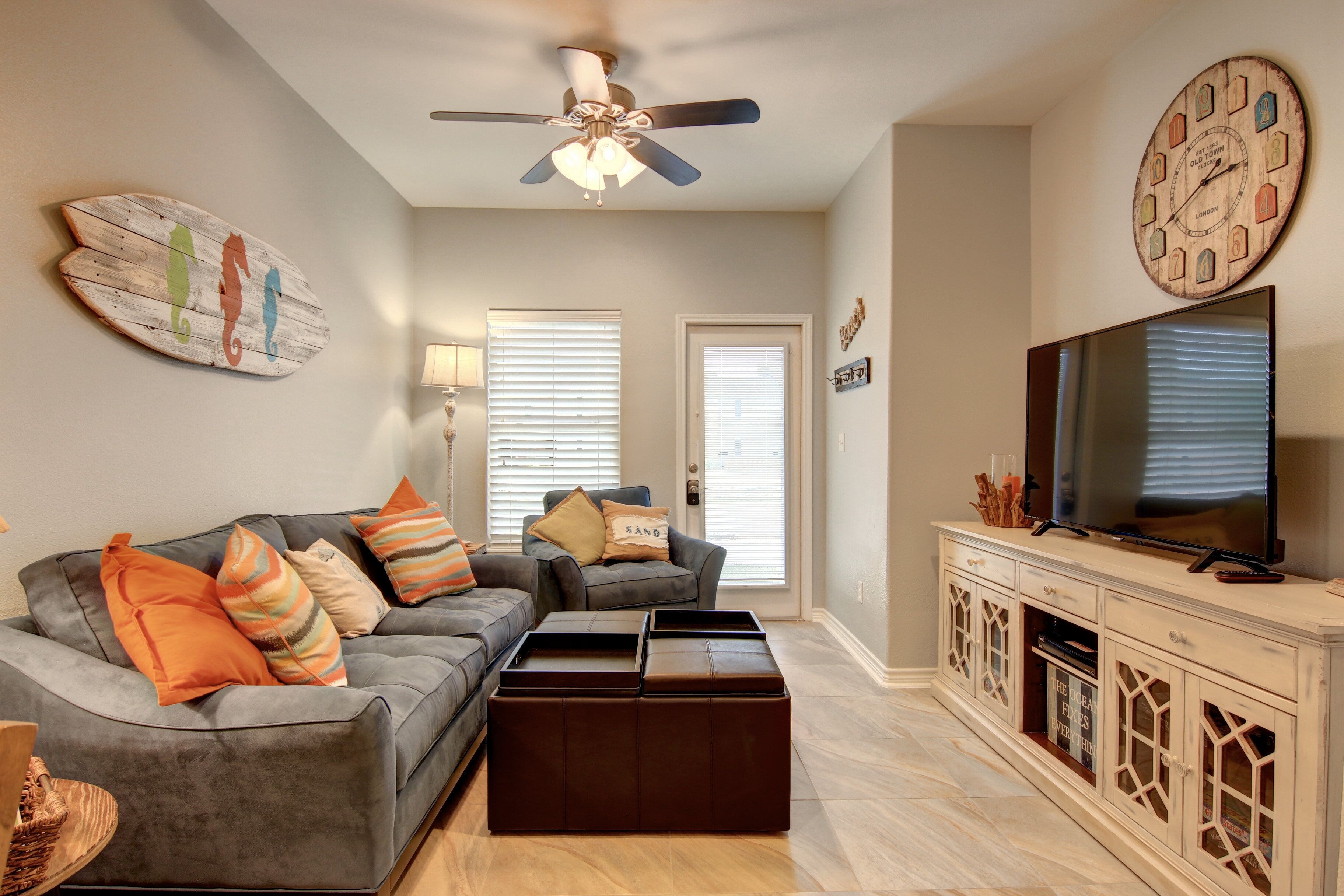 Condo (4 Bedrooms) | Front of property