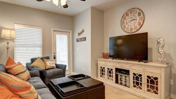 Condo (4 Bedrooms) | Property amenity