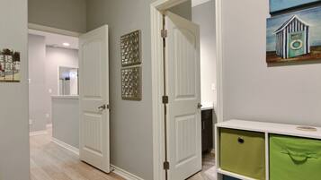 Condo (4 Bedrooms) | Property amenity