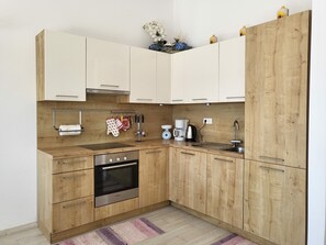 Stovetop, dishwasher, coffee/tea maker, cookware/dishes/utensils - Holiday apartment with beautiful sea views (Njivice)
