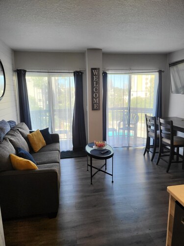 Dream Vacation in Orlando, Stunning 2 Bed/2 Bath Condo+Pools & Resort Amenities!