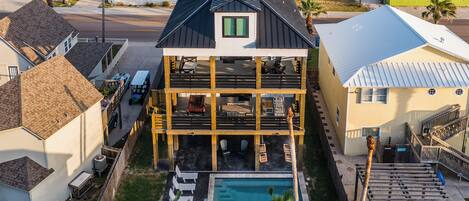 House (6 Bedrooms) | Exterior