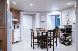 Dining - Family FUN at the Homestead with Pool & Ping Pong, Karaoke & more! Great Value! (Brigham City)
