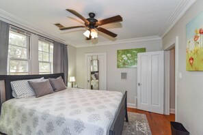 シグネチャー ハウス | 2 室のベッドルーム、アイロン / アイロン台、WiFi (無料)、ベッドシーツ