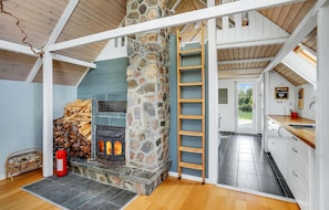 Interior - 4 bedroom amazing home in Glesborg (Glesborg)