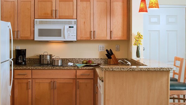 Fridge, microwave, stovetop, dishwasher