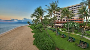 On the beach - Garden View - Studio - Marriott's Maui Ocean Club: Molokai, Lanai, Maui Towers - Full Resort Access (Lahaina)