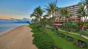 On the beach - Garden View - 2 Bedroom - Marriott's Maui Ocean Club: Molokai, Lanai, Maui Towers - Full Resort Acce (Lahaina)