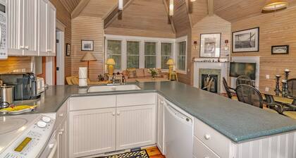 Cozy three bedroom nestled in Keepers Landing overlooking maritime forest!