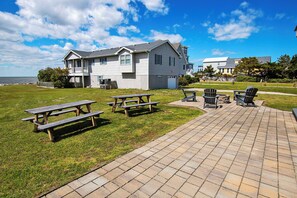 Outdoor dining - Soundfront, Sound Views, Private Dock, Rec Room, COL21, Warrens Sound Retreat (Kill Devil Hills)