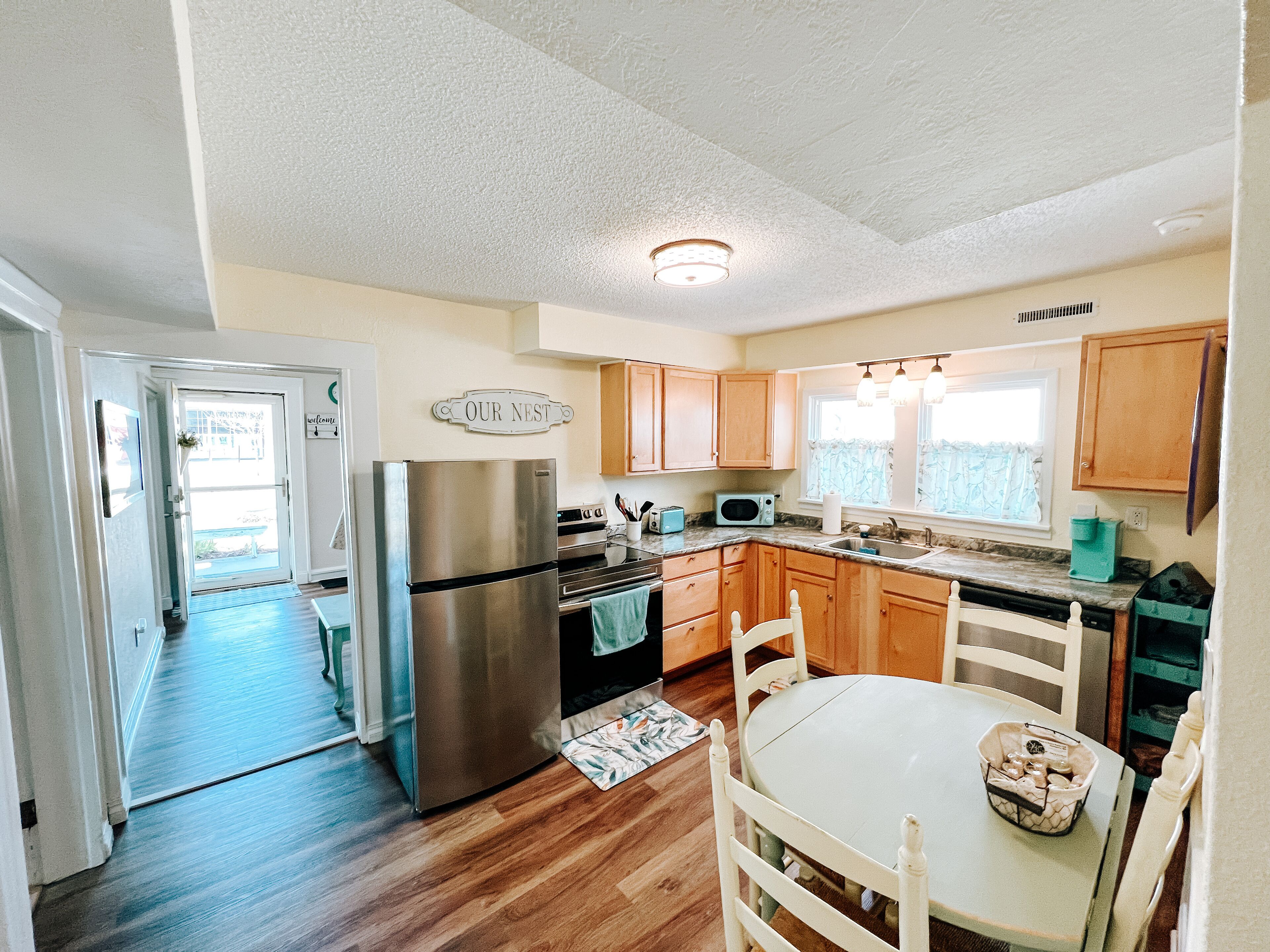 New! Adorable Central Columbia Bungalow, Steps from Farmer's Market!