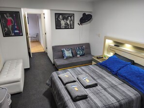 4 Schlafzimmer, Zimmersafe, Bügeleisen/Bügelbrett, kostenloses WLAN